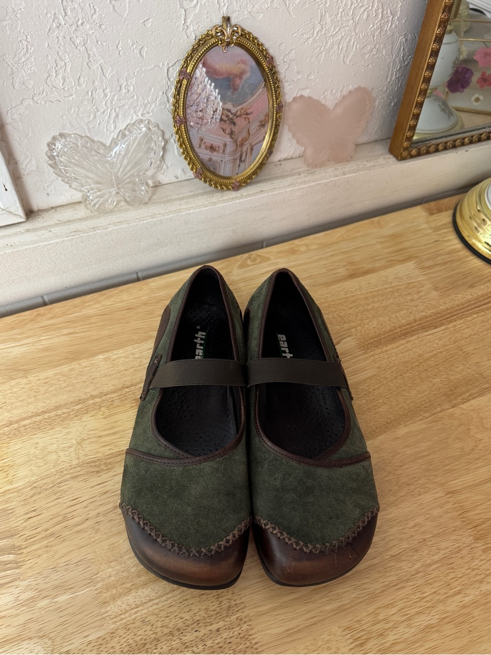 Earth Olive Green Suede Mary Jane Flats Leather Trim Comfort Shoes Size 9 Boho - Picture 3 of 14